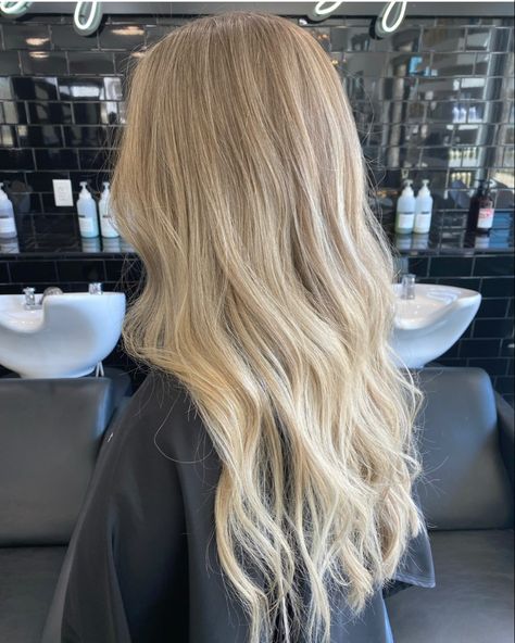 Highlight With Root Smudge, Cream Blonde Hair, Root Blonde, Root Smudge, Blonde Hair Goals, Perfect Blonde Hair, Summer Blonde Hair, Strawberry Blonde Hair Color, Blonde Highlight