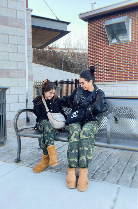 Mother And Daughter Outfits, Mommy And Me Matching Outfits, Daughter Outfits, Trendy Mom, Mom And Daughter, Kids Style, Mother And Daughter, Mom Daughter, Best Friends Forever