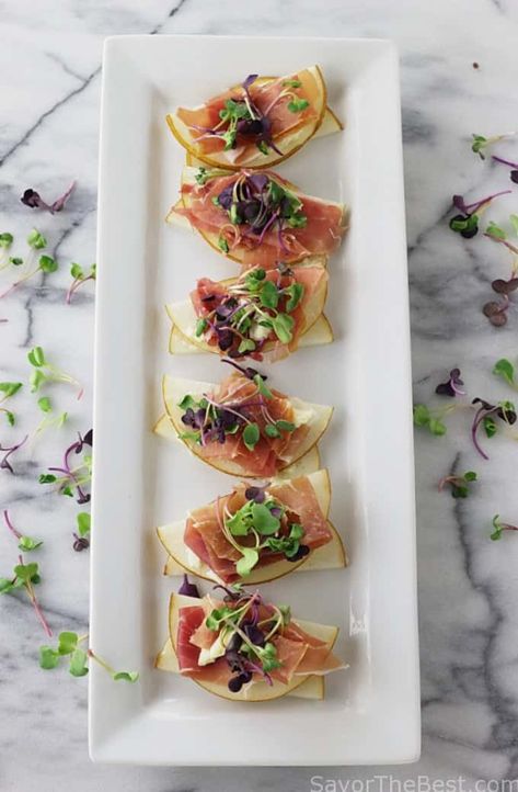 Appetizers Asian, Pear Prosciutto, Prosciutto Appetizer, Gluten Free Ham, Asian Appetizers, Party Bites, Asian Pear, Appetizers For A Crowd, Meat Appetizers