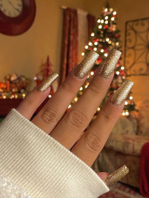 Silver And Gold Nails Holiday, Gold Nail Extensions, Gold Nails New Years, Golden Christmas Nails, Winter Nails Solid Color, Gold New Years Nails, Gold Nails Sparkly, Gold Shimmer Nails, Golden Glitter Nails