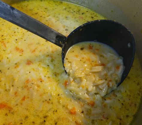 Creamy Lemon Orzo Soup. A twist on Greek Lemon Rice soup. Lemony, creamy and full flavoured. Yum! Soup Orzo, Creamy Lemon Orzo, Greek Lemon Rice Soup, Lemon Orzo Soup, Lemon Rice Soup, Greek Lemon Rice, Lemon Orzo, Orzo Soup, Lemon Chicken Orzo Soup