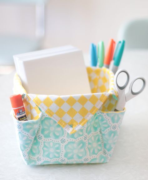 These fabric storage baskets are so easy to make! Perfect for storing a variety of things and they make great gifts. Follow our guide for making fabric baskets in a variety of sizes! Square Storage Baskets, Fabric Storage Boxes Diy, Fabric Storage Baskets Diy, Fabric Square Crafts, Quick Gifts To Sew, Thread Catcher Free Pattern, Fabric Baskets Diy Free Pattern, Fabric Basket Liners, Sewing Organizer