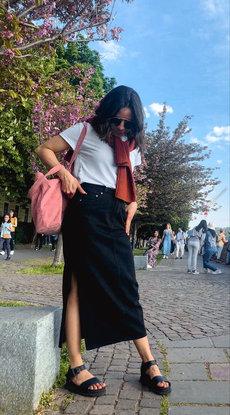 Spring Outfit Idea, Outfit For Spring, Mid Skirt, Jeans Skirt, Basic Outfits, Jean Skirt, Outfit Idea, How To Style, Skirt Black