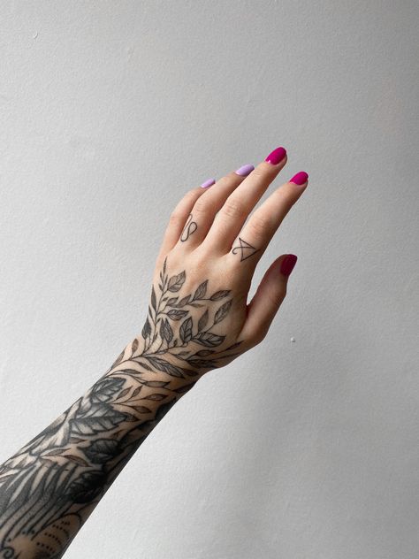 Finger tattoos, Zodiac Tattoo, Leo zodiac sign tattoo, fire sign tattoo, leaves hand tattoo, nails Violet nails Purple nails pink nails short nails Violet Hand Tattoo, Leaves Hand Tattoo, Leaf Hand Tattoo, Fire Sign Tattoo, Nails Violet, Tattoo Leaves, Tattoo Leo, Tattoo Fire, Zodiac Sign Tattoo