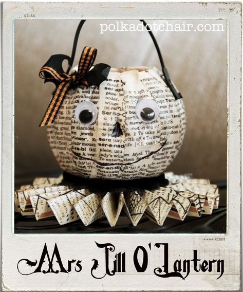 Meet Mr. & Mrs. O'Lantern - The Polkadot Chair Plastic Pumpkins Crafts, Vintage Halloween Crafts, Holiday Crafts Halloween, Decoupage Pumpkins, Fall Crafting, Pumpkin Decorating Ideas, Vintage Halloween Images, Craft Halloween, Pumpkin Craft