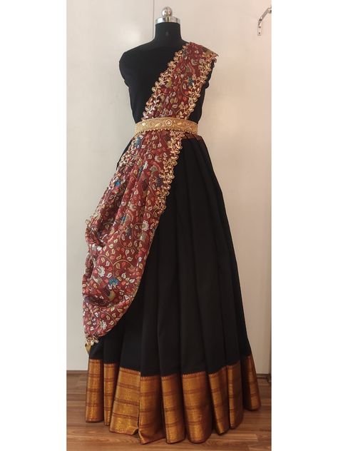 Black Half Saree, Langa Voni, Kalamkari Dresses, Frock Designs, Model Blouse, Boat Neck Blouse Design, Long Frock Designs, Classy Jumpsuit, Half Saree Lehenga