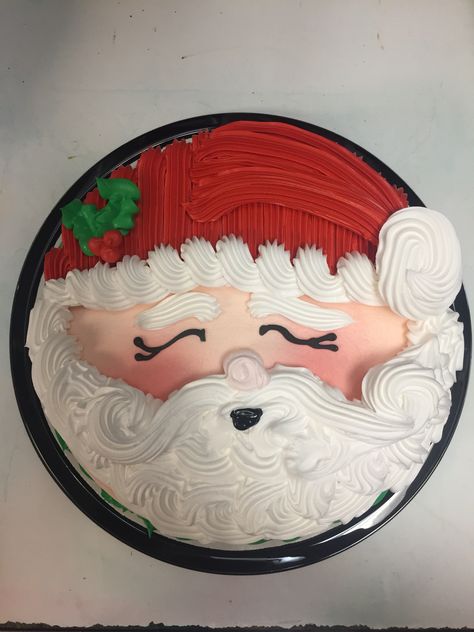 Nailed It Christmas Cakes, Santa Cakes, Christmas Cookie Cakes, Winter Cake Decorating, Santa Claus Cake Ideas, Cookie Cake Christmas Designs, Santa Cookie Cake, Christmas Cake Decorating Ideas Round, Fall Cakes Decorating