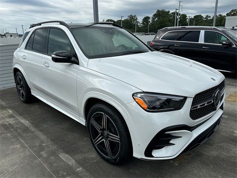 The 2024 Mercedes-Benz GLE 350 is a luxurious midsize SUV with a powerful 2.0L turbo engine, 4MATIC all-wheel drive, and a host of standard features like a 12.3-inch touchscreen, Apple CarPlay, and advanced safety systems. Best Midsize Suv, Mercedes Benz Suv, Benz Suv, White Suv, Gle 350, Midsize Suv, Benz Gle, Turbo Engine, Apple Carplay