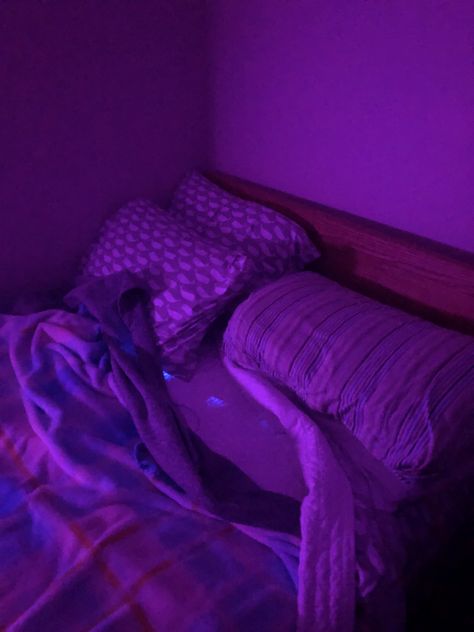 #purple #aesthetic #bed #comfy #vibes Purple Aesthetic Bed, Glenn Hobbs, Bed Comfy, Purple Comfort, Comfort Room, Comfy Vibes, Aesthetic Bed, Purple Snake, Purple Bedding