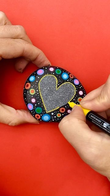 Dot Painting On Rocks, Valentines Rocks, Valentine Rocks, Wooden Angels, Black Background Painting, Heart Shaped Rocks, Garden Rock Art, Diy Rock Art, Stone Art Painting