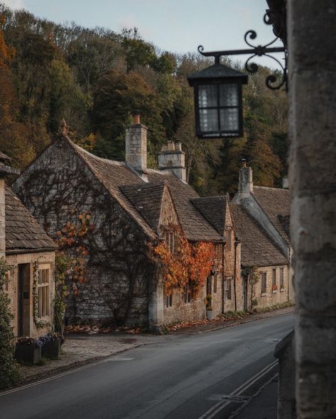 Welcome to Castle Combe, a village often called the ‘Prettiest Village in England‘. Nestled in the Cotswolds, a designated Area of Outstanding Natural Beauty, Castle Combe is more than just a destination; it’s an experience steeped in history, beauty, and charm. Fairytale Locations, Castle Combe England, Iford Manor, Yes Dear, Country Living Uk, Castle Combe, Day Trips From London, Cathedral City, Windsor Castle