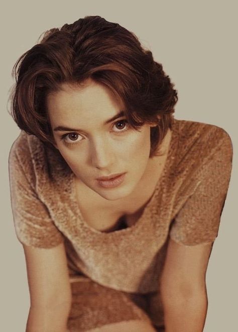 Winona Ryder 90s Bixie, 90s "bixie" Haircut, "bixie" Haircut 90s, Winona Ryder Hair, 90s Bixie, Winona Ryder 90s, Winona Forever, Really Short Hair, Photographie Portrait Inspiration