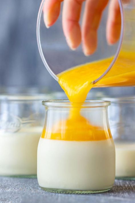 Mango Panna Cotta - It’s one of the easiest make-ahead desserts to make! Lemon Candies, Mango Panna Cotta Recipe, Mango Tiramisu, Family Picnic Foods, Mango Panna Cotta, Mango Desserts, Dinner Party Desserts, Panna Cotta Recipe, Mango Sauce