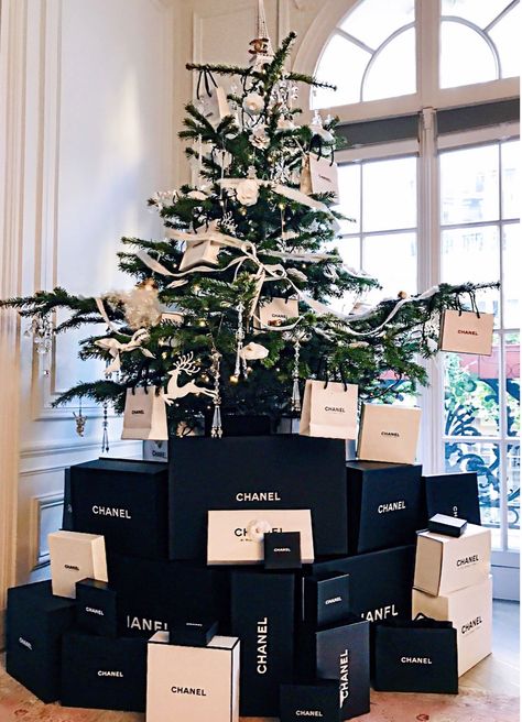 Chanel Christmas Tree, Chanel Christmas, Boss Christmas, Christmas Inspo, Holiday Inspiration, 2024 Vision, Food Decoration, Christmas 2024, Designer Gifts