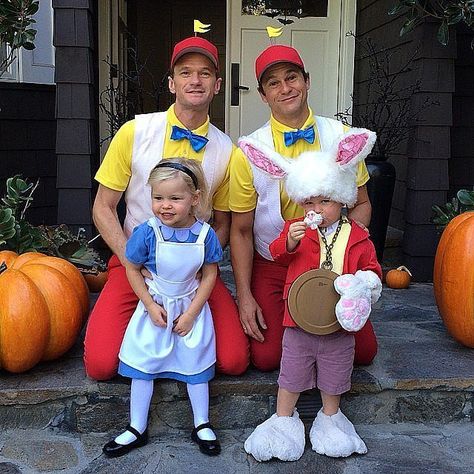 Alice in Wonderland Neil Patrick Harris Halloween, Neil Patrick Harris Family, David Burtka, Halloween Parejas, Best Celebrity Halloween Costumes, Carnaval Costume, Celebrity Costumes, Baby Kostüm, Neil Patrick