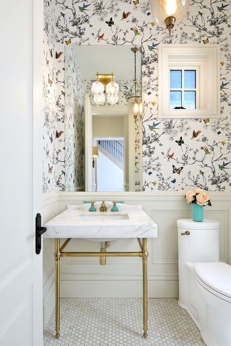 Small Ensuite Bathroom Ideas, Bathroom With Wallpaper, Small Ensuite Bathroom, Butterflies Wallpaper, Powder Room Wallpaper, Wallpaper Bathroom, Birds And Butterflies, Trendy Wall Decor, Powder Room Design