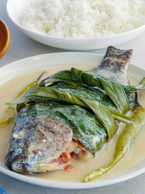 Sinanglay na Tilapia Tilapia With Rice, Salted Egg Shrimp, Green Peas Recipes, Thai Chili Pepper, Spicy Seafood, Onions And Tomatoes, Peach Kitchen, Salted Egg Yolk, Tilapia Recipes