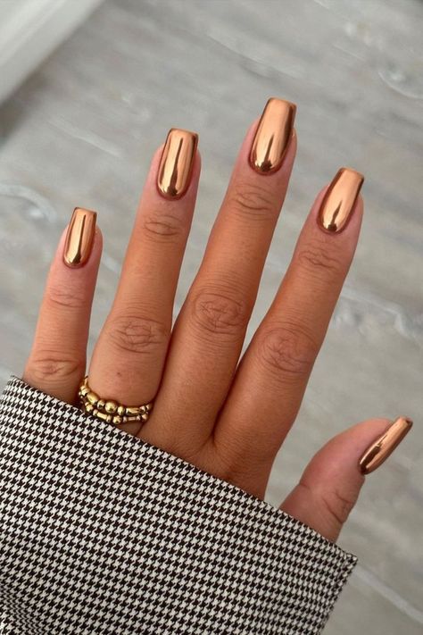 The perfect nail design for autumn 📸beautyspace_charlotte Sophisticated Nails, Gold Chrome Nails, Natural Nails Manicure, Popular Nail Colors, Bridesmaids Nails, Copper Nails, Chrome Nails Designs, Gold Nail Designs, Cute Nails For Fall