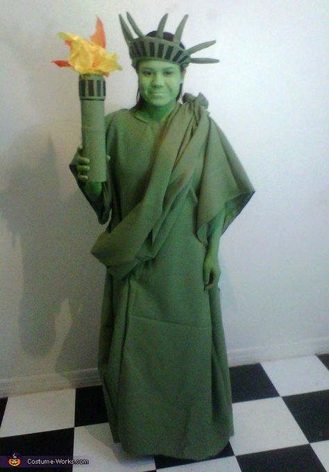 Statue of Liberty - 2012 Halloween Costume Contest Diy Statue Of Liberty Costume, Statue Of Liberty Costume, Homecoming Spirit Week, Homecoming Spirit, American Party, Home Decor Diy Crafts, Costume Works, Women Costume, Homemade Costumes