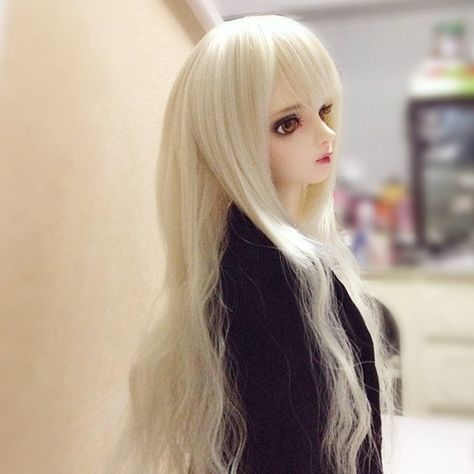 I love side profile of Tae/Anais mold but I barely able to photograph Dion from this angle due to her high dome eyes which look weird when looking from the side. Luckily Ria's eyes are not high dome. Doll Side Profile, Side Profile, Bjd Doll, Beautiful Dolls, Art Reference, I Love, Long Hair Styles, Dolls, Photographer