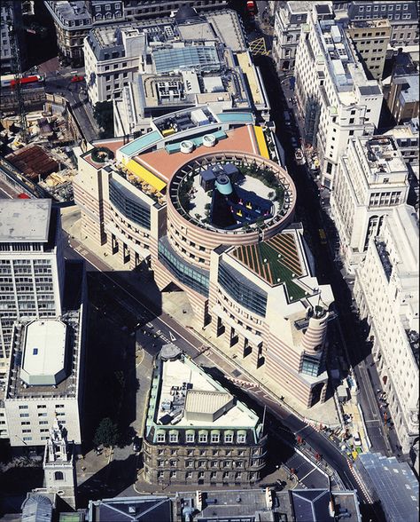 James Stirling | No1 Poultry | Londres, Reino Unido | 1985-1997 Finding Sky Joss Stirling, James Stirling Architecture, James Frazer, James Stirling, Postmodern Architecture, Michael Graves, Muted Palette, Campus Design, Primary Colours