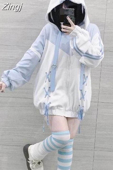 The color is very nice I order XXL and the highlights is exactly fit but the shoulder is quite wide the material is good Goth Tops, Preppy Mode, Goth Streetwear, Kawaii Clothing, Clothing Cute, Stripe Outfits, Estilo Preppy, Anime Hoodie, Sweatshirt Women