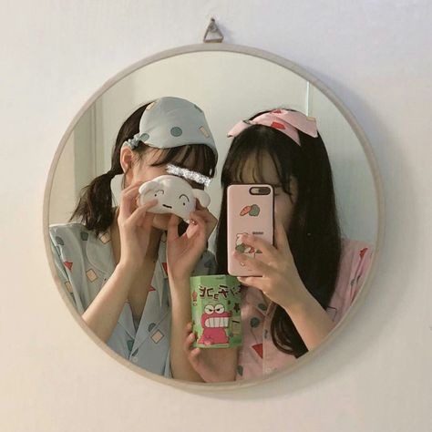 Foto Best Friend, Korean Friends, Kore Ulzzang, Mode Ulzzang, Bff Girls, Ulzzang Korea, Korean Best Friends, Girl Friendship, Fotos Goals