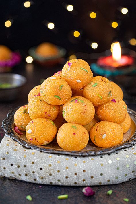 Indian sweets and desserts are a pure manifestation of happiness and excitement, and Motichoor Ladoos are the special ones among them. They truly exhilarate the aura of any celebration or festivity! #motichoorladoo #motichur #motichurladoo #boondiladoo #diwalisweets Easy Indian Sweets, Motichur Laddu, Oven Roasted Baby Potatoes, Motichoor Ladoo, Easy Indian Sweet Recipes, Oven Roasted Potatoes Easy, Kalakand Recipe, Sweet Pongal, Easy Indian Dessert