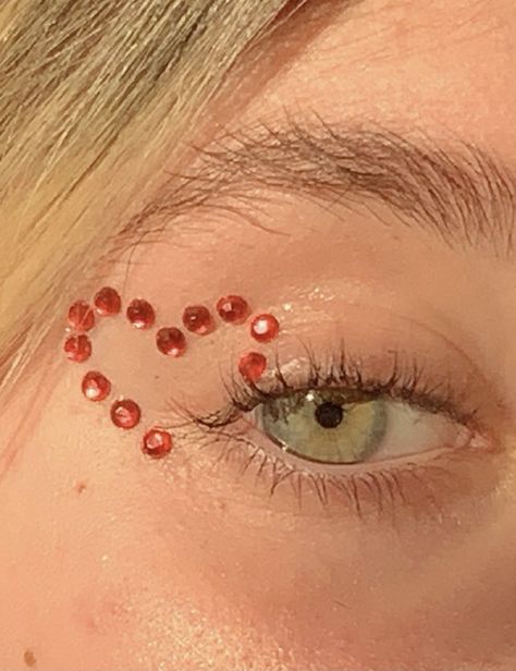 Gem Ideas For Face, Concert Jewel Makeup, Red Gemstone Eye Makeup, Cute Gem Makeup, Concert Face Jewels, Gems Around Eyes, Eras Tour Eye Gems, Red Gemstone Makeup, Beaded Eye Makeup