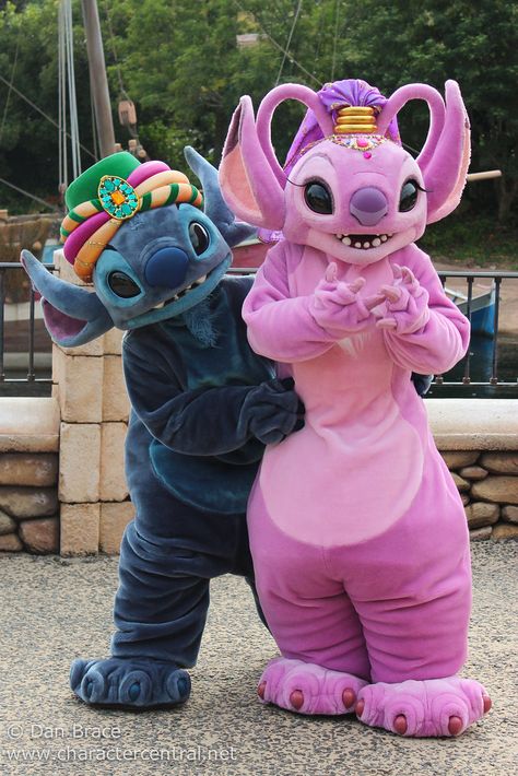 Stitch And Angel Costume, Disneyland Halloween Outfit, Disney Characters Pictures, Disneysea Tokyo, Stitch Items, Angel Stitch, Stitch Costume, Tokyo Disneysea, Disney Cuties