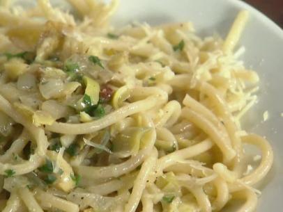 Bacon and Artichoke Pasta Noodle Pasta, Bacon Dishes, Pasta Carbonara Recipe, Artichoke Pasta, Video Food, Pasta Carbonara, Rachel Ray, Pasta Pasta, Citrus Chicken