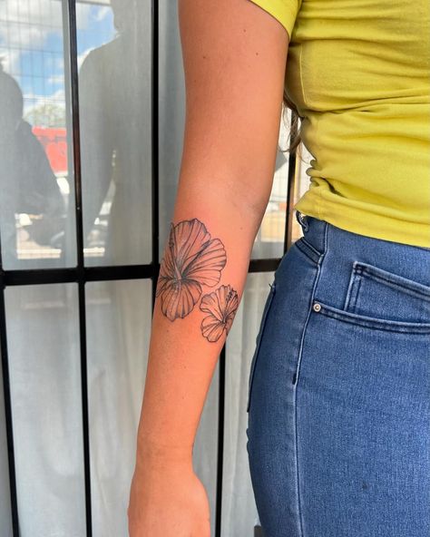 @trishpanik got an aulelei hibiscus tattoo so i had to get 2 🥹😂 (best customers in the world) & she is the inspiration & first recipient of my first of many summer promotions which is "get an aulelei hibiscus tattoo & receive a free bikini" 🤪🌺👩🏽‍🤝‍👩🏼 Flower Tattoo Hip, Hawaii Inspired Tattoos, Tattoo Hip, Hibiscus Tattoo, Summer Promotion, Inspired Tattoos, Hip Tattoo, Forearm Tattoos, I Tattoo