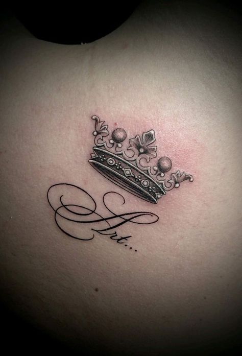 Crown Tattoo Ideas For Women, Crown Tatoos Woman, Crown With Name Tattoo, Small Crown Tattoo, Alas Tattoo, Crown Tattoos For Women, Crown Tattoos, Minimalist Tattoo Small, Tattoos Infinity