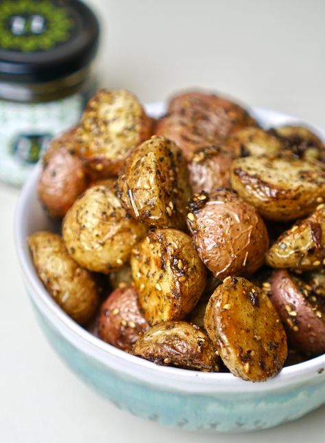 Recipes With Zatar Seasoning, Recipes With Zaatar Seasoning, Recipes Using Zaatar, Zatar Potatoes, Zaatar Potatoes, Zaatar Recipes, Za'atar Recipe, Small Potatoes Recipe, Brunch Finger Foods