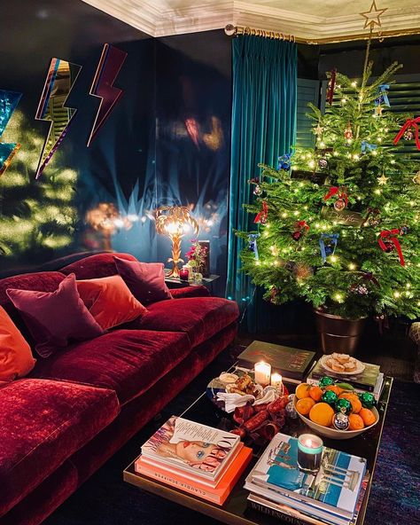 Poppy Delevingne on Instagram: “It might not feel like Christmas now, but home certainly looks the part... 💚 I hope you’re all OK, & smiling through this tricky time.…” Celebrity Interiors, Aesthetic Living Room, Wallpaper Living Room, Contemporary Home Decor, Room Wallpaper, A Living Room, Ideas Home, Decoration Design, Home Decor Ideas