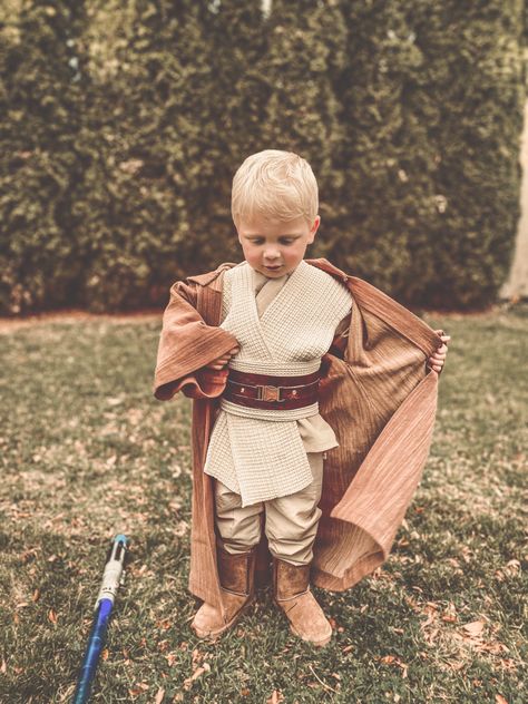 Star Wars Costume Boy, Star Wars Kid Costume, Obi One Kenobi Birthday, Halloween Costume Star Wars, Star Wars Family Costumes, Kids Star Wars Costumes, Obi Wan Kenobi Costume, Baby Jedi, Disfraz Star Wars