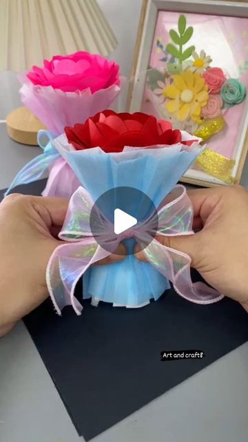 Hanging Decorations Diy, Creative Arts Therapy, Scrapbook Flowers, Paper Craft Tutorials, Paper Flower Bouquet, January 25, Craft Lovers, Easy Paper Crafts, Paper Roses