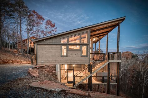 Blue Ridge Modern Homes -Gnarly Home Crafters Houses On Slopes, Slope House Design, Sloping Lot House Plan, Slope House, Blue Ridge Ga, Hillside House, House On Stilts, Modern Style House Plans, Contemporary House Plans