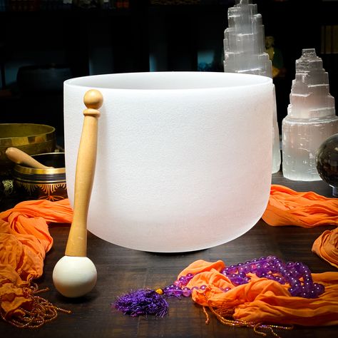 Chakra Meditation Guided, Om Chakra, Crystal Singing Bowls, Singing Bowl Meditation, Chakra Healing Meditation, Vibrational Medicine, Sound Bath, Salt Lamps, Singing Bowl