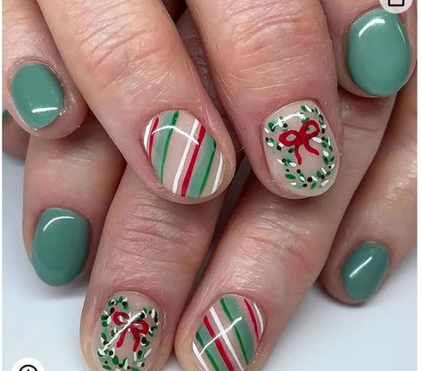 Fake Nails Green, Disney Christmas Nails, Kutek Disney, Christmas Gel Nails, Nails Green, Nails For Women, Disney Nails, Festival Nails, Xmas Nails