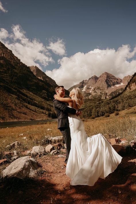 Maroon Bells Wedding in Aspen Colorado | kasitimbayphotography.com Maroon Bells Amphitheater Wedding, Maroon Bells Elopement, Maroon Bells Colorado, Documentary Engagement Photos, Bells Wedding, Denver Wedding Photography, Colorado Mountain Wedding, Maroon Bells, Colorado Wedding Photography