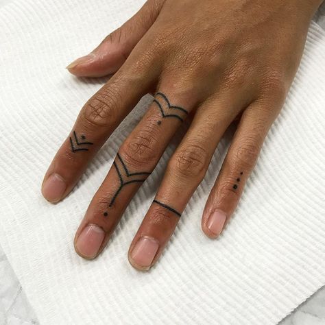 Handpoke Finger Tattoo, Handpoked Tattoo Ideas, Men Finger Tattoos, Tattoos Jesus, V Cut Hairstyle, Finger Designs, Unique Hand Tattoos, Tattoo 2024, Amy Jones