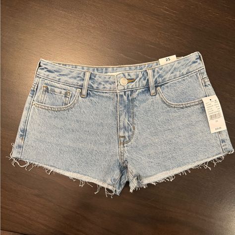 Pacsun Low Rise Denim Shorts Size 25. Brand New With Tags Low Rise Denim Shorts, Cute Jean Shorts, Low Rise Jean Shorts, Pacsun Mom Jeans, Low Rise Jean, Pacsun Shorts, Mom Jeans Shorts, Low Rise Shorts, Festival Shorts