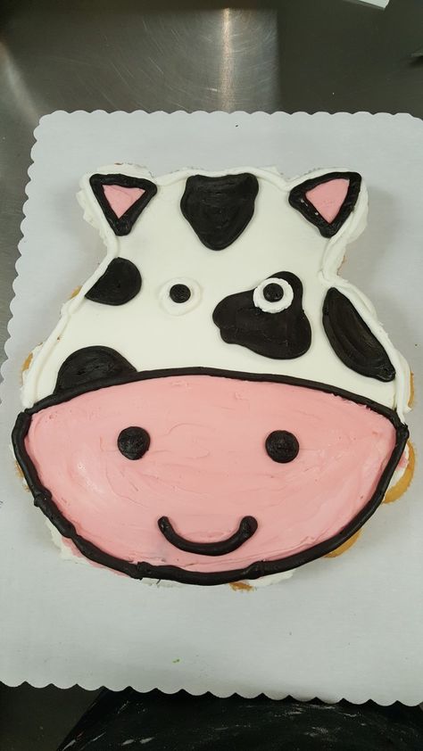 Cupcake Cow Cake, Cow Face Cake, Cow Face Cupcakes, Cow Cupcake Cake, Cow Cupcakes Ideas Diy, Easy Cow Cake Ideas, Oink Moo Cockadoodle Doo Birthday Cake, Cow Cupcakes, Cow Cake