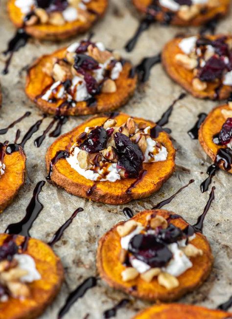 Fall Party Appetizers, Sweet Potato Rounds, Feta Bites, Potato Rounds, Cranberry Baking, Christmas Appetizers Easy, Fried Goat Cheese, Fall Brunch, Goat Cheese Recipes