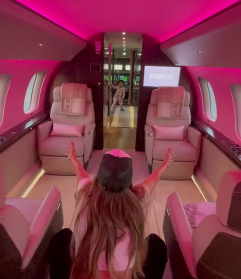 Pink Private Jet, Corpo Kendall Jenner, Jets Privés De Luxe, Instagram Kylie Jenner, Kily Jenner, Stile Kylie Jenner, Stile Kendall Jenner, Kylie Travis, Jet Privé