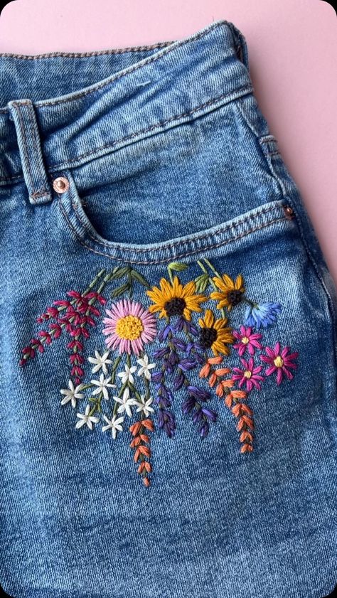 Jenny ~ Embroidery Art, Design & Crafts (@flynn_and_mabel) • Instagram photos and videos Embroidery Jeans Diy, Simple Hand Embroidery Patterns, Clothes Embroidery Diy, Denim Embroidery, Diy Embroidery Designs, Hand Embroidery Tutorial, Hand Embroidery Projects, Hand Embroidery Flowers, Embroidery On Clothes