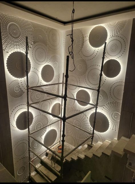 Double Height Wall Design Modern Stairs, Duplex Stairs Wall Design Modern, Double Height Stone Wall Design, Double Hight Stairs Design, Corian Wall Panelling, Double Height Staircase Wall Design Modern, Double Height Wall Panelling, Pop Design For Wall, Double Height Wall Art