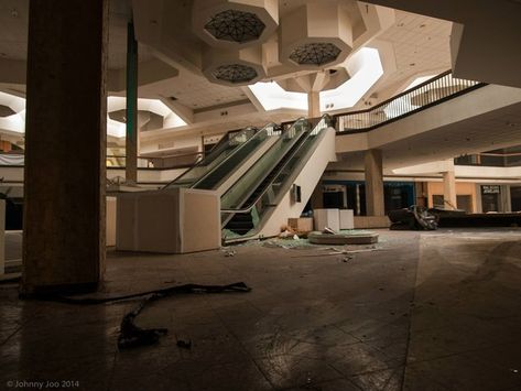 Randall Park Mall opened in 1976 and closed in 2009. In 1995, there were 120 stores that employed 5,000 people. The mall began its decline in the early 2000s when J.C. Penney and Dillard’s left. By 2008, the mall was basically empty. The mall is currently being demolished and will be gone any day now. An industrial park will replace it. Randall Park, Abandoned Malls, Dead Malls, Creepy Places, Ghost Of Christmas Past, Surreal Photos, Centre Commercial, Shopping Malls, Urban Exploration