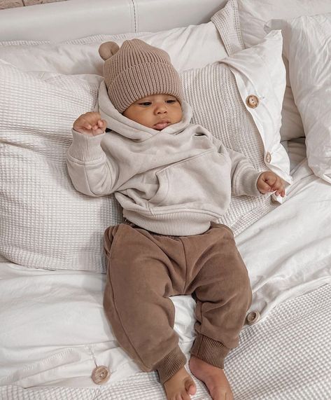 Boho Baby Boy, Boys Winter Clothes, Neutral Clothing, Baby Boy Winter Outfits, Manly Things, Mommy And Baby Pictures, Weather Today, Newborn Boy Clothes